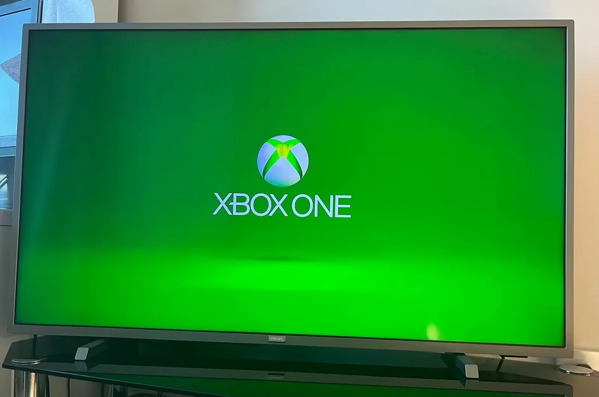 Xbox One Console with Controller, HDMI & Power Cab - Image 3