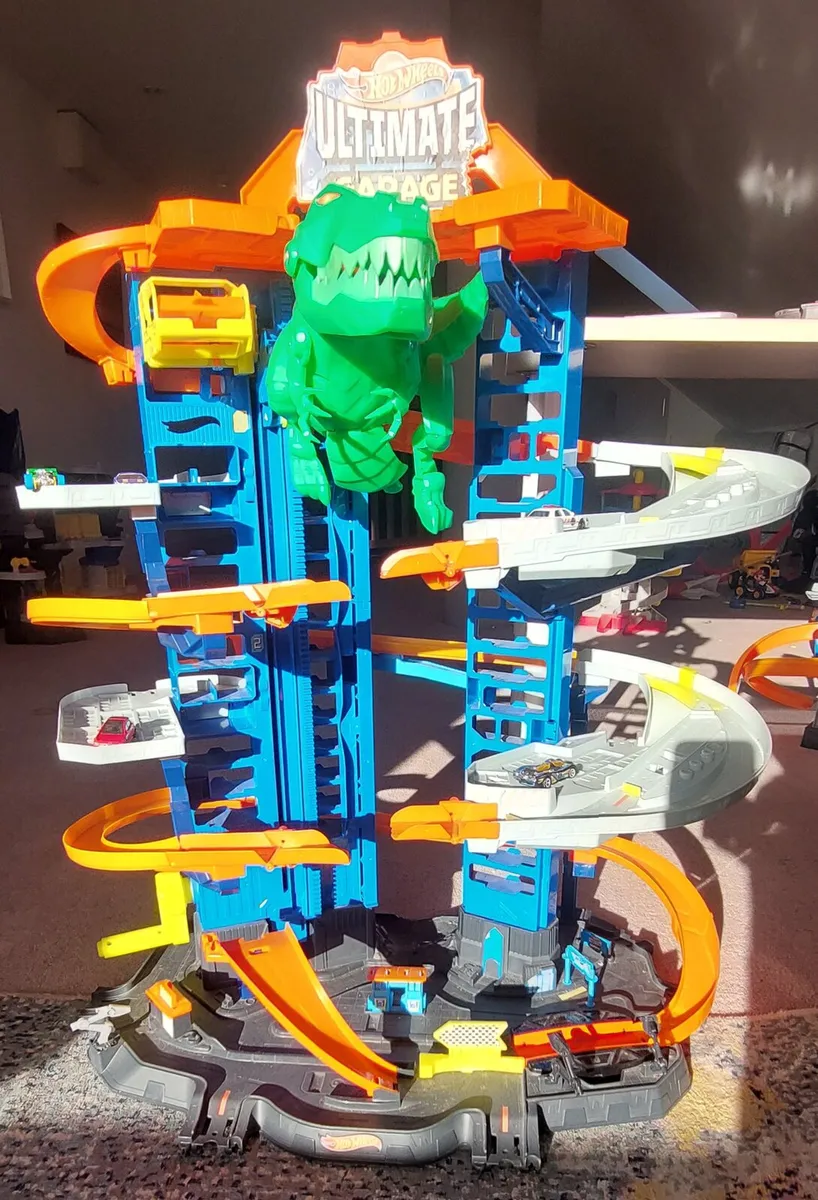 Hot Wheels City Ultimate Garage Playset 91cm Tall - Image 2