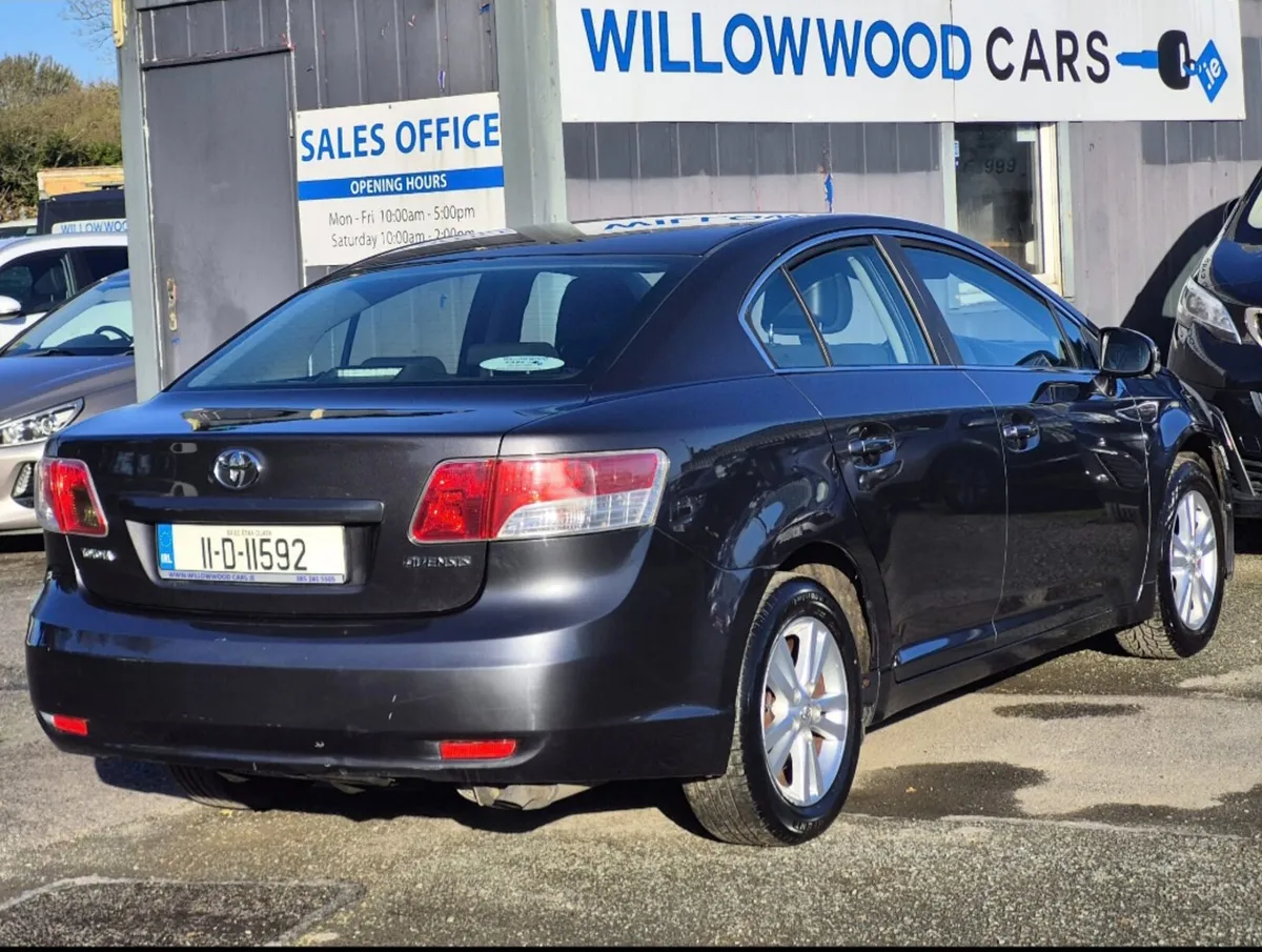 Toyota Avensis 2011 - Image 2