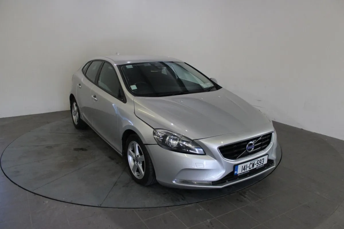 Volvo V40 1.6 D2 115PS ES - Image 1