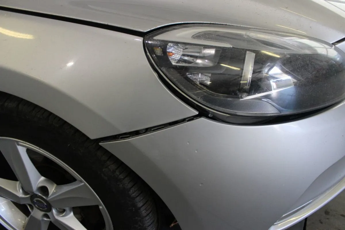 Volvo V40 1.6 D2 115PS ES - Image 4