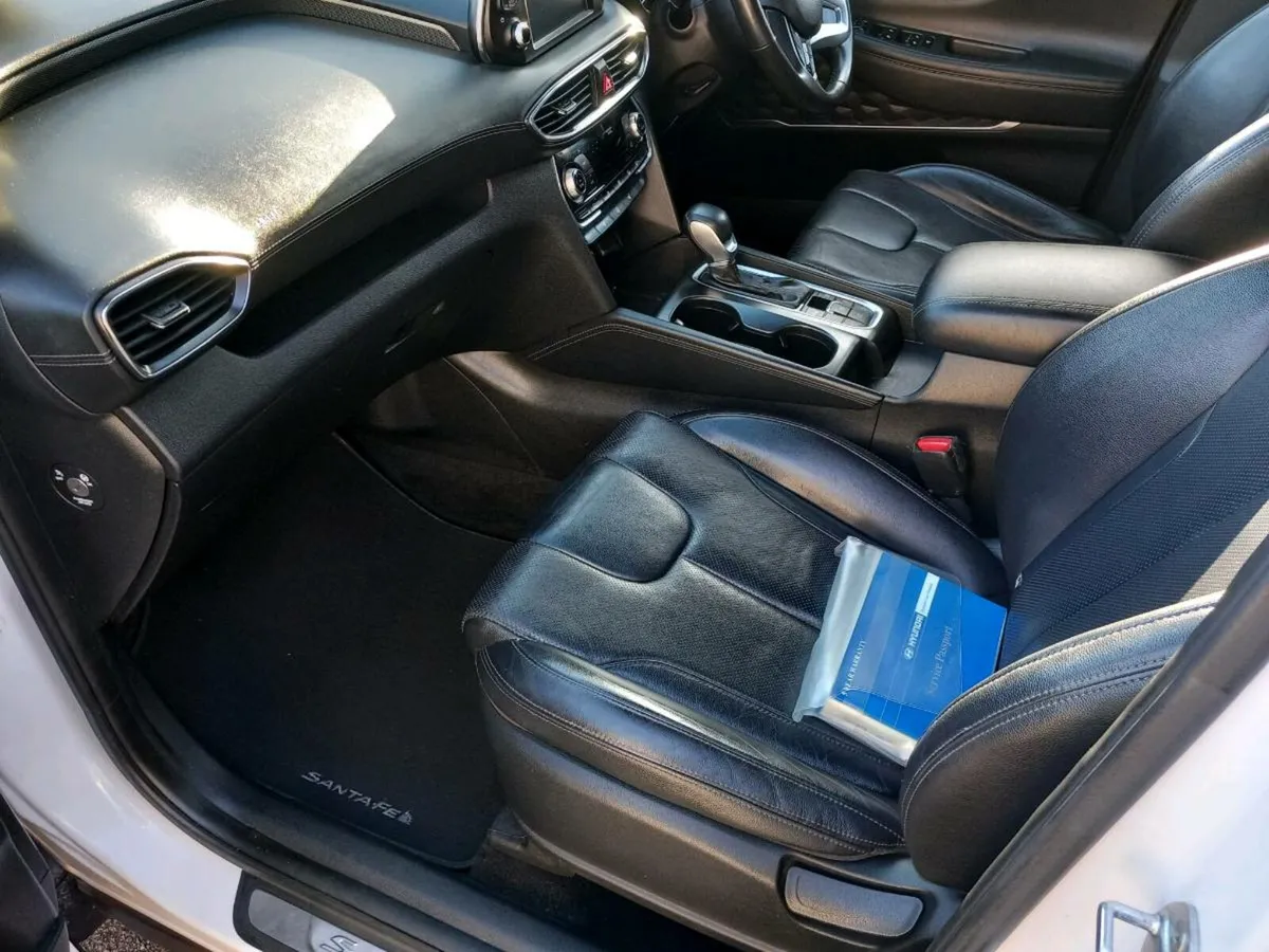 hyundai santa fe automatic 7seats 139kms new model - Image 2