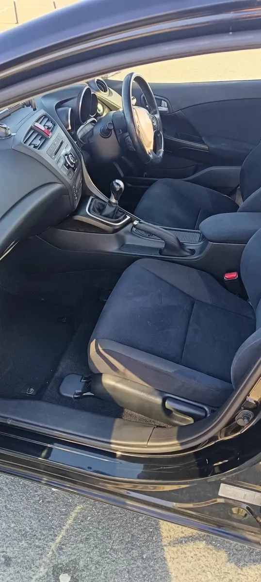 Honda Civic 2012 - Image 2