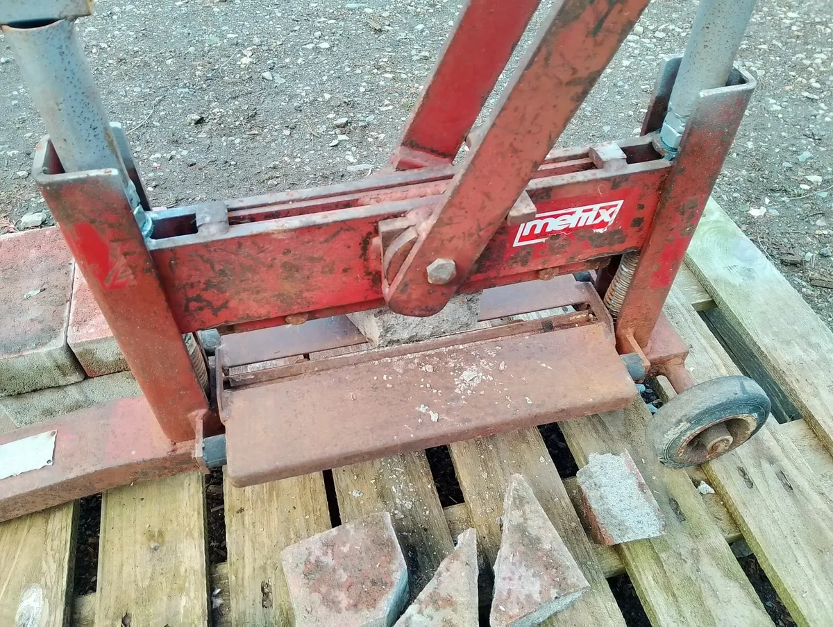 Brick guillotine - Image 3