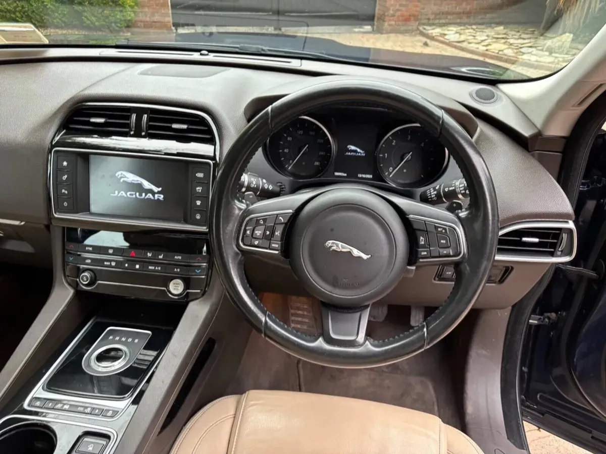 Jaguar F-Pace 2017 - Image 4