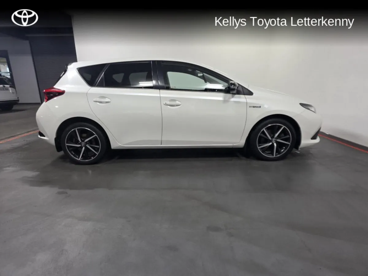 Toyota Auris AURIS HYBRID LUNA SPORT #110 - Image 3