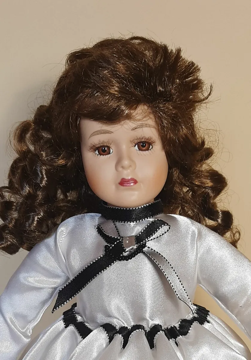 Porcelain dolls - Image 1