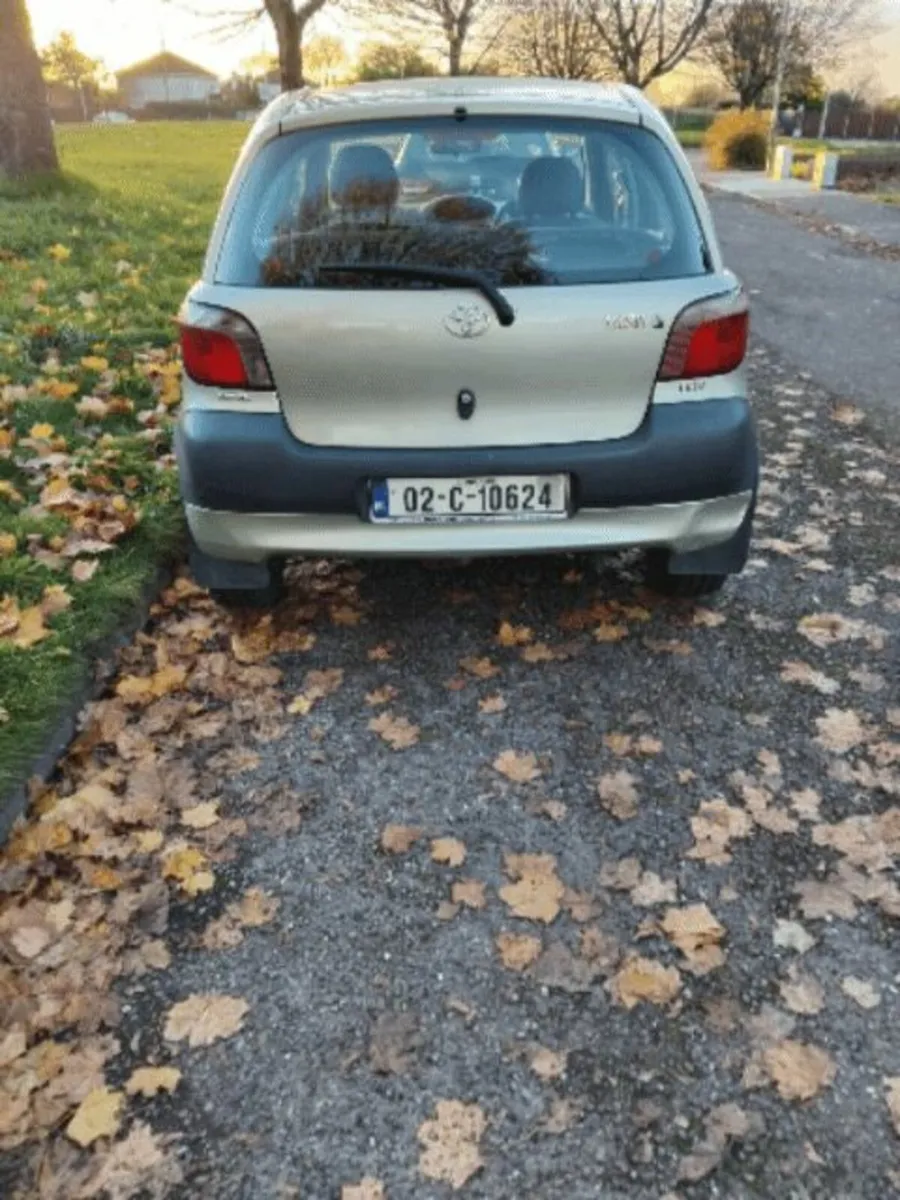 Toyota Yaris 2002 - Image 2