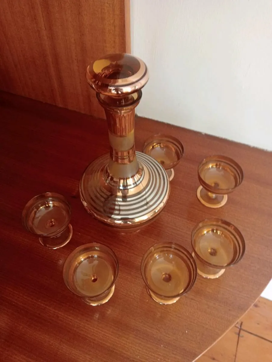 Decanter and glasses - Image 1