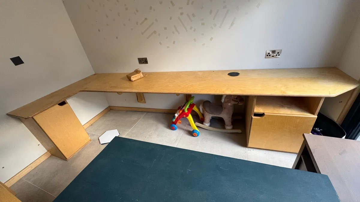 Office table top - Image 2