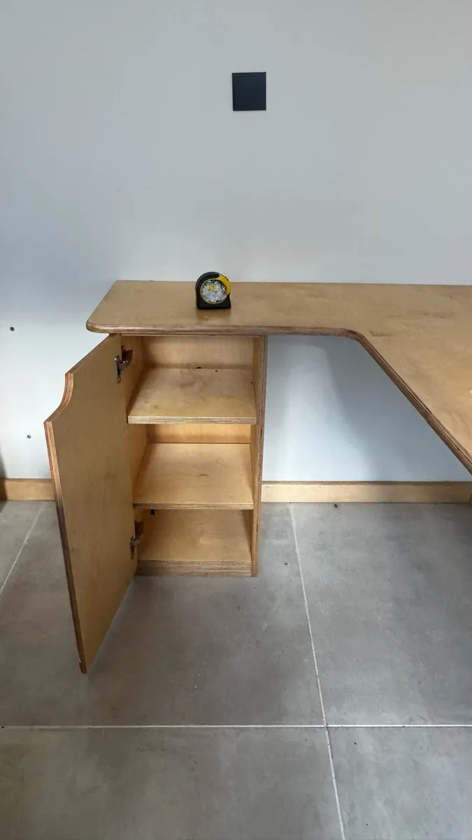 Office table top - Image 4