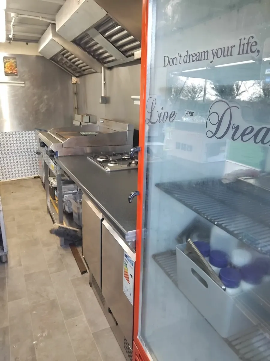 Catering trailer - Image 4