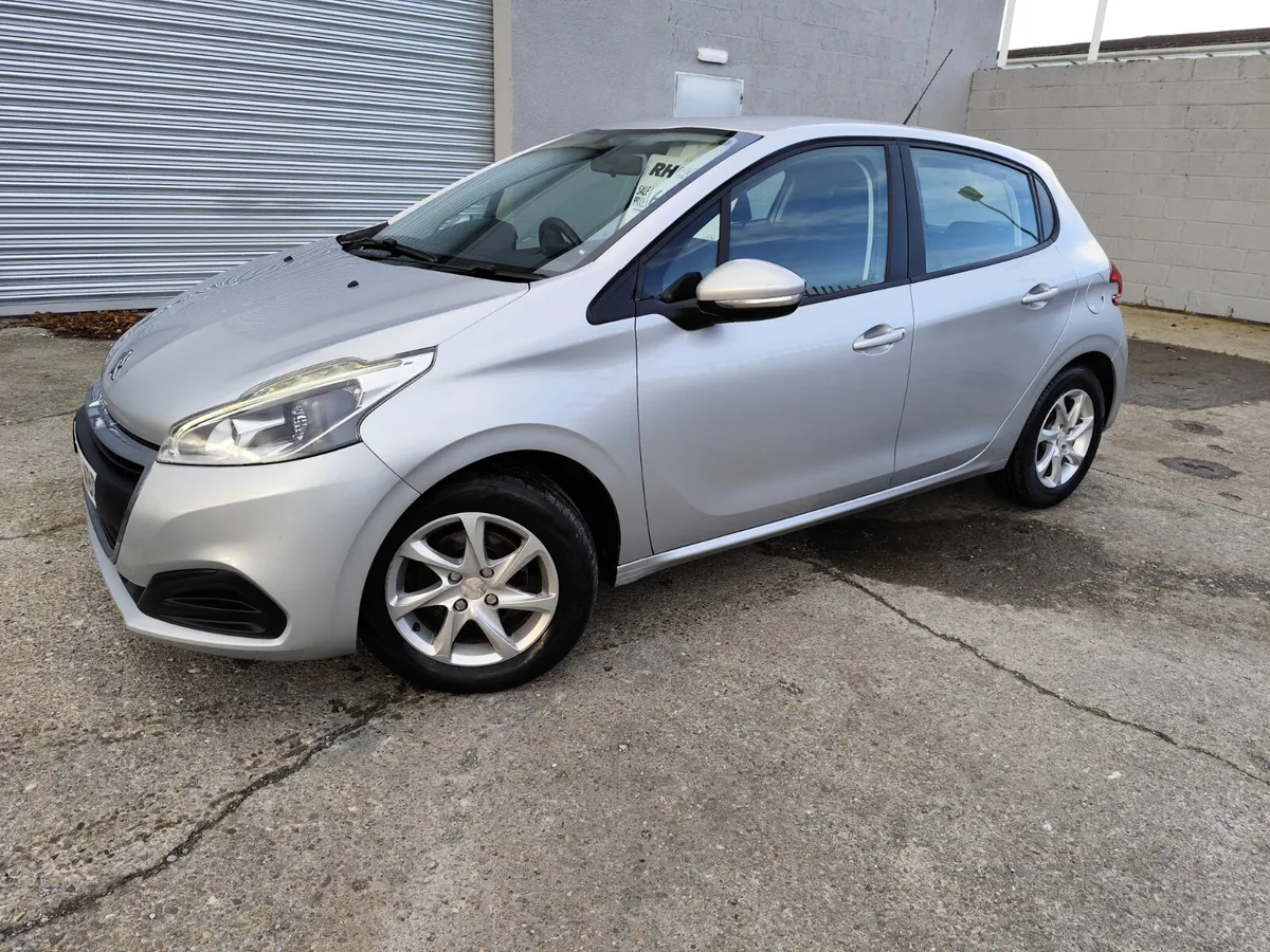 2016 Peugeot 208  1.6 hdi active - Image 1