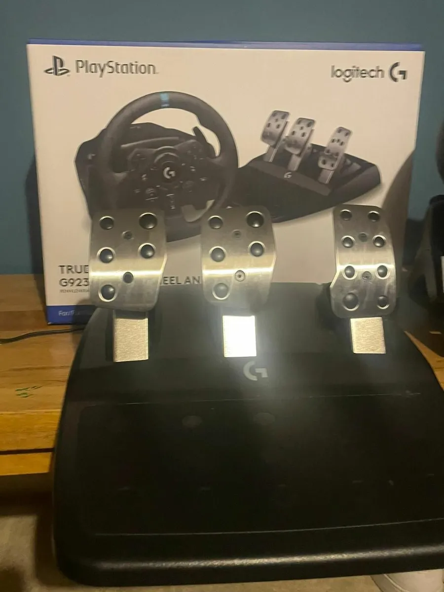 Logitech G923  Racing Wheel, Pedals & Shifter - Image 3