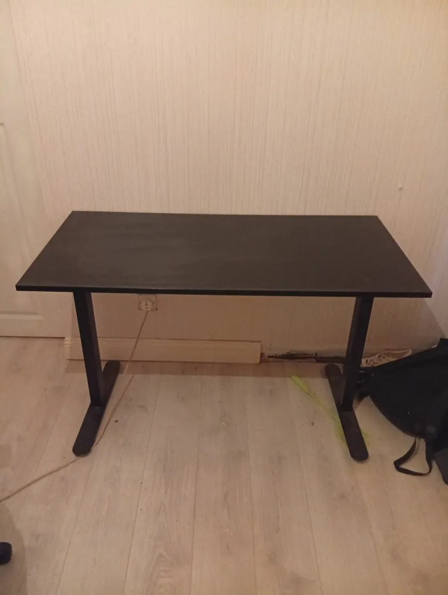 Desk and chair - Image 4