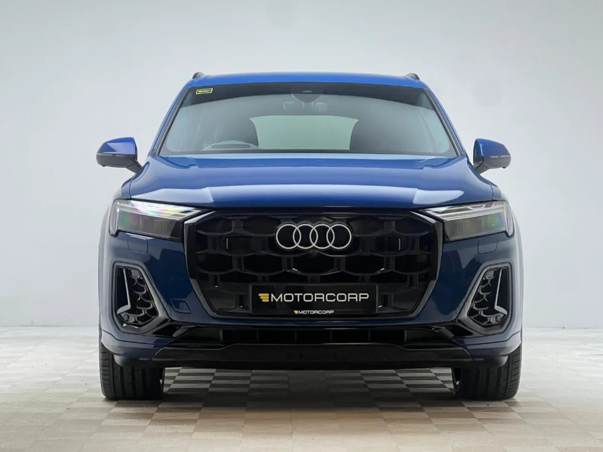 Audi Q7 TFSI E QUATTRO S LINE - Image 2