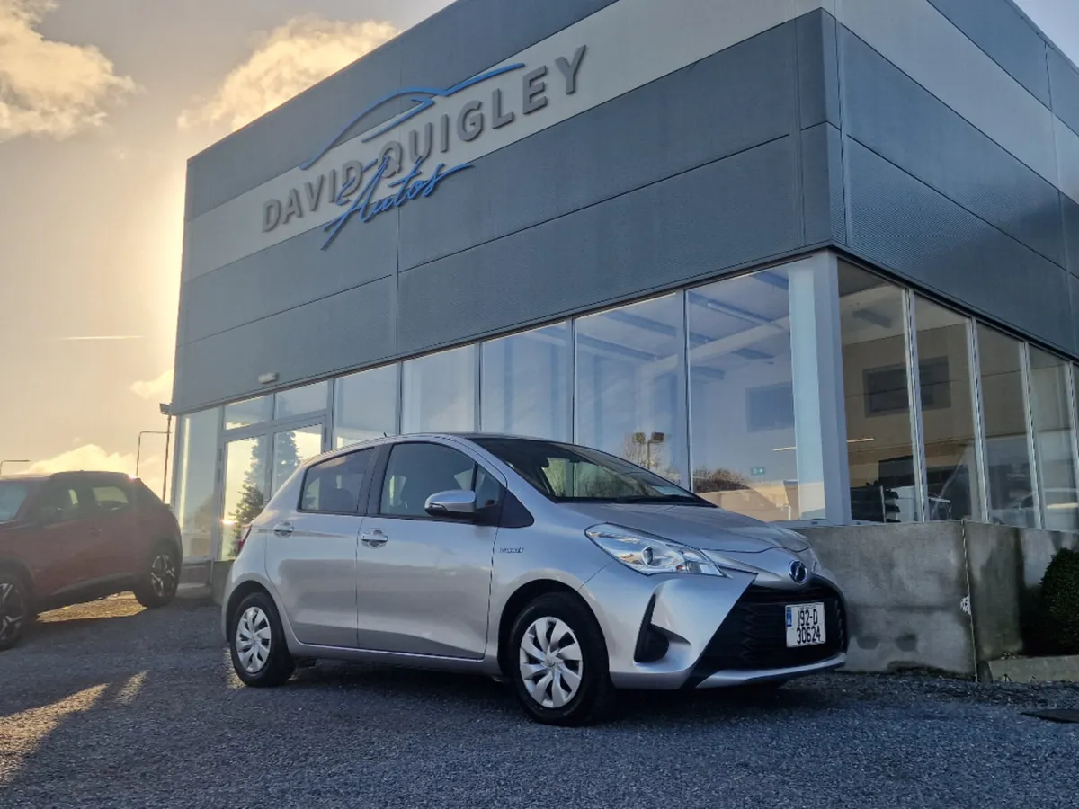 Toyota Yaris VITZ YARIS HYBRID HP130 5DR AUTO - Image 1