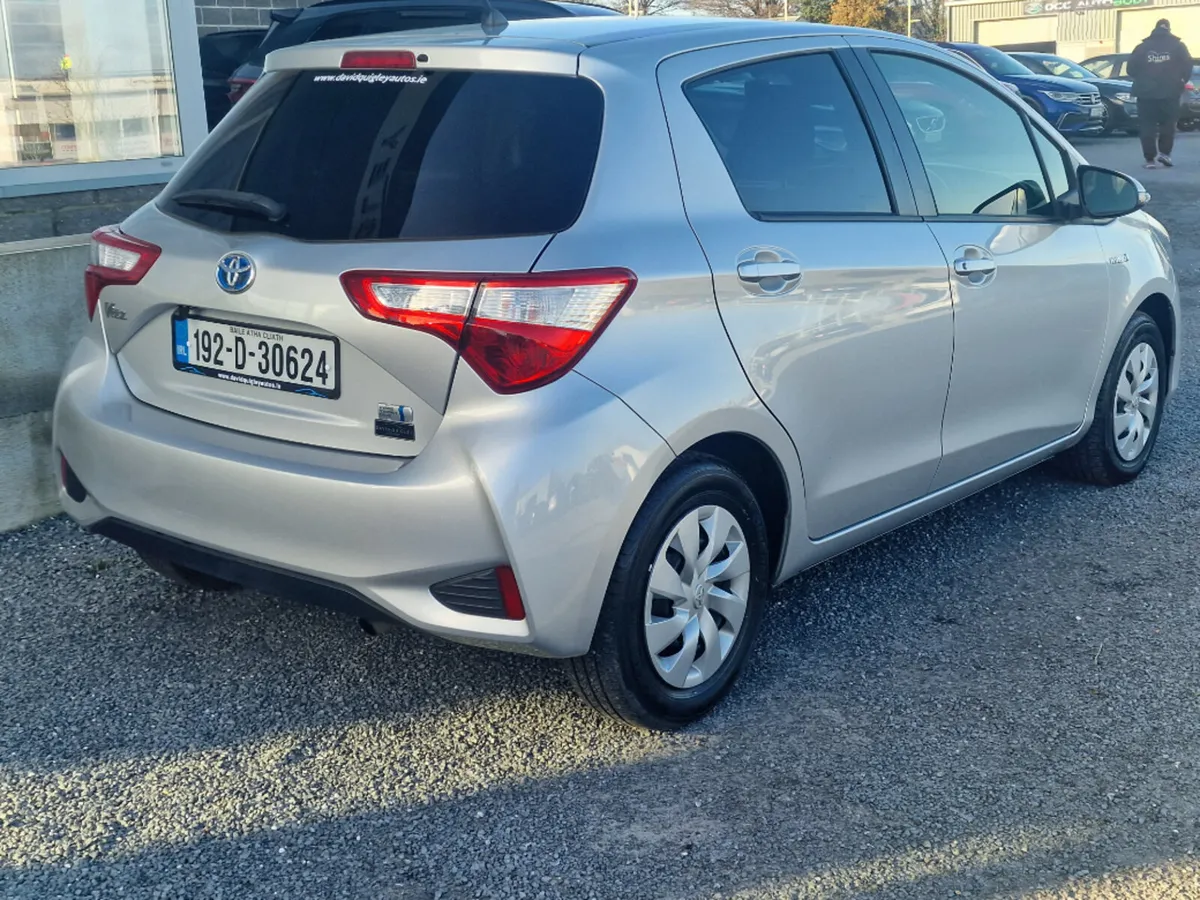 Toyota Yaris VITZ YARIS HYBRID HP130 5DR AUTO - Image 3