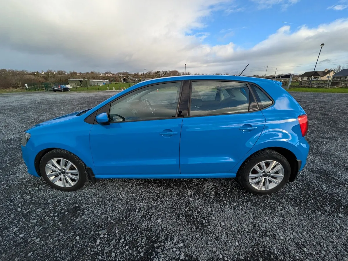 Volkswagen Polo 2015 - Image 2