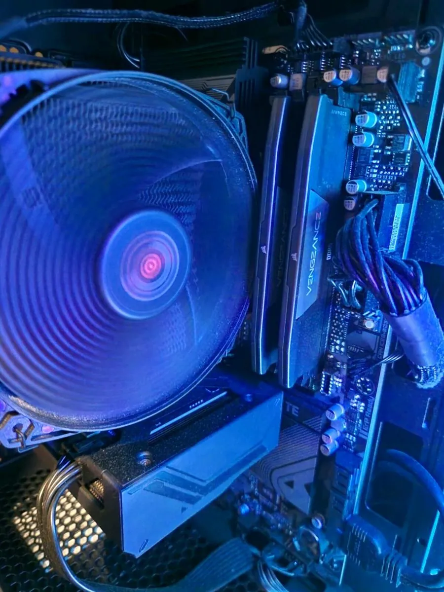 Gaming PC setup - Image 1