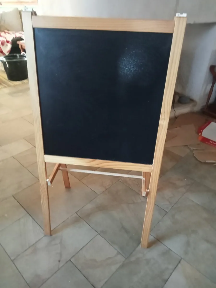 Children's black/white board - Image 2