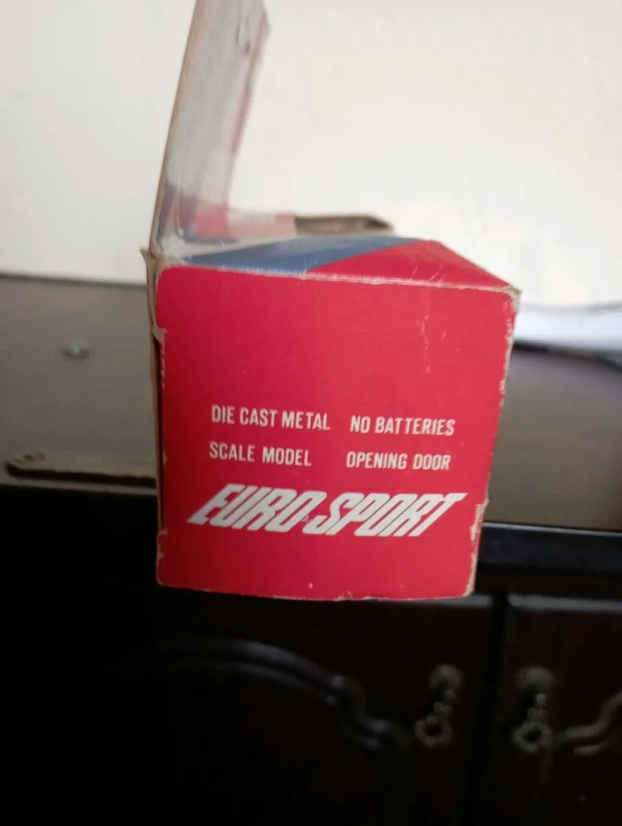 EURO SPORTS  DIE- CASTS  MODLE WITH OPENING DOORS. - Image 3