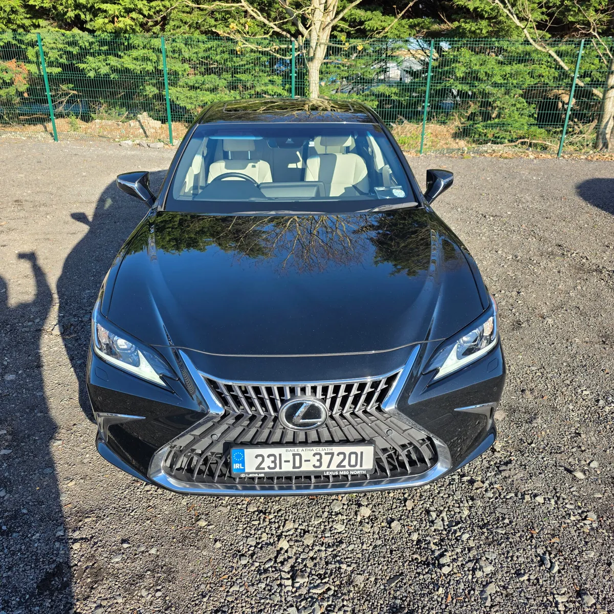 Lexus ES 2023 Hybrid Automatic One Owner - Image 4