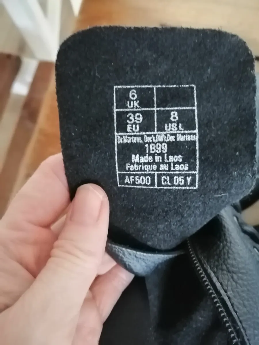 Dr Martens 14 hole docs like new - Image 3
