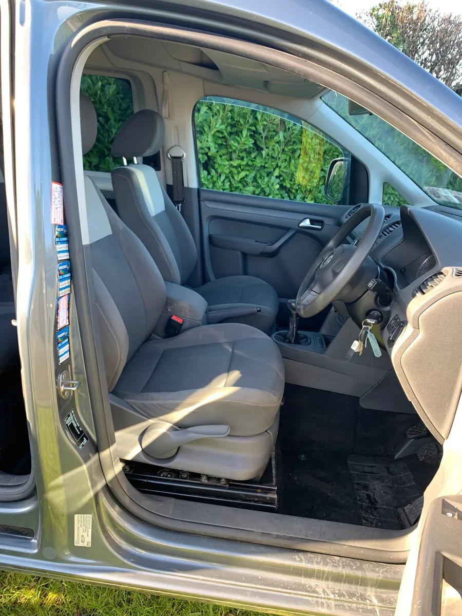 Volkswagen Caddy Maxi Life 2012 - Image 4