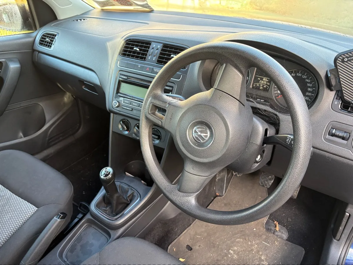Volkswagen Polo 2010 - Image 2