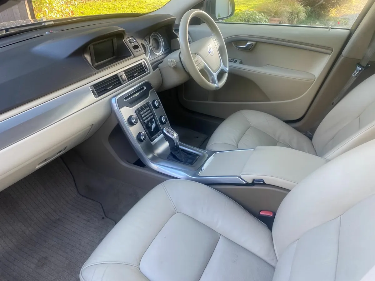 Volvo V70 2012 - Image 1