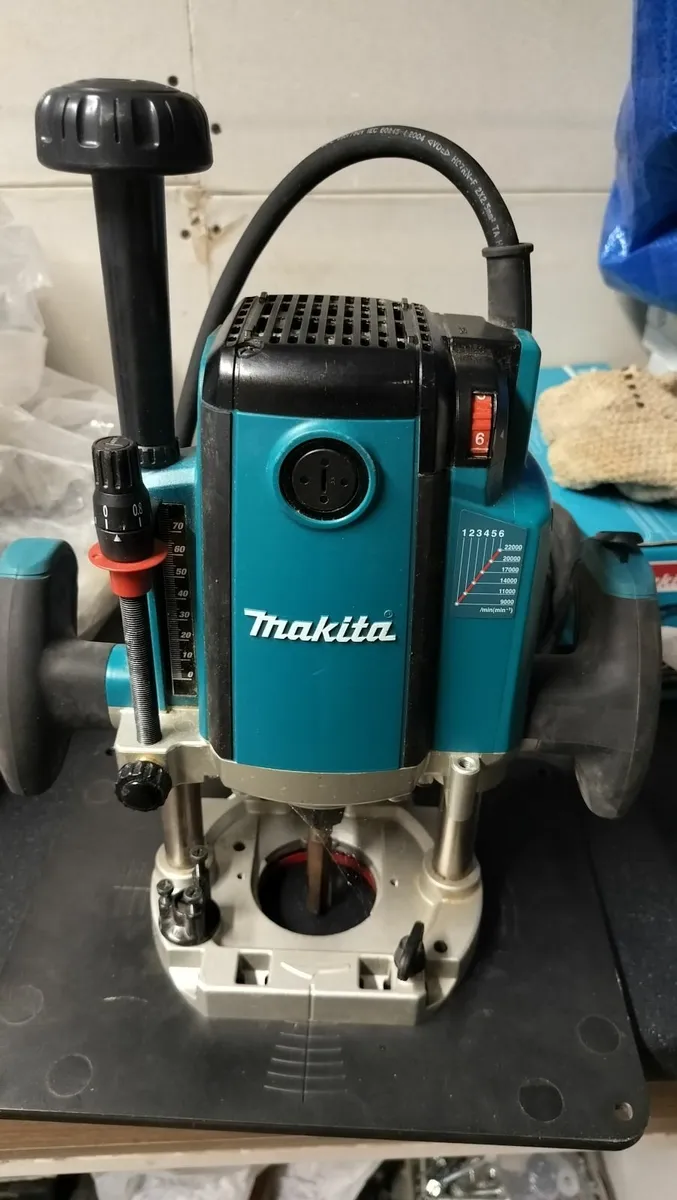 Makita 110V  1/2"  Plunge Router - Image 1