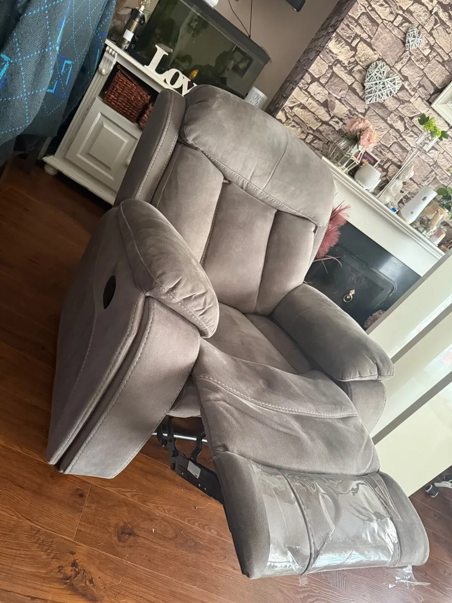Recliner chair - Image 2