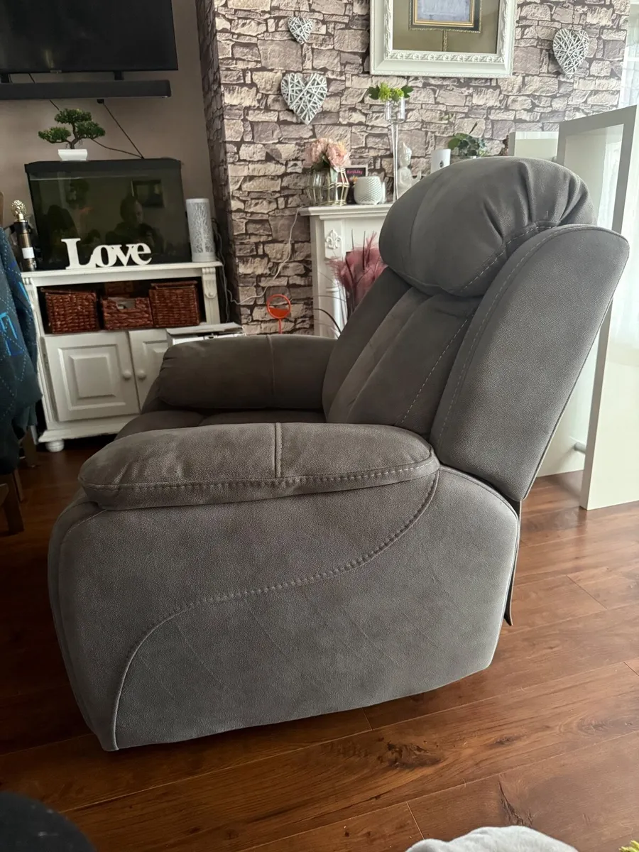 Recliner chair - Image 4