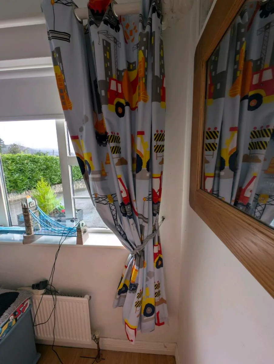 Boys blackout curtains w64"x 72"drop & Single duve - Image 1