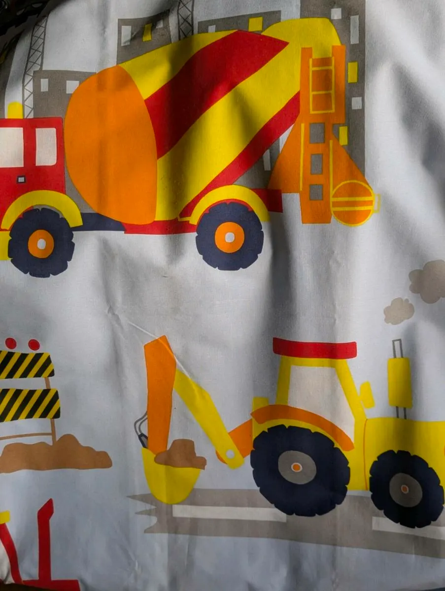 Boys blackout curtains w64"x 72"drop & Single duve - Image 2