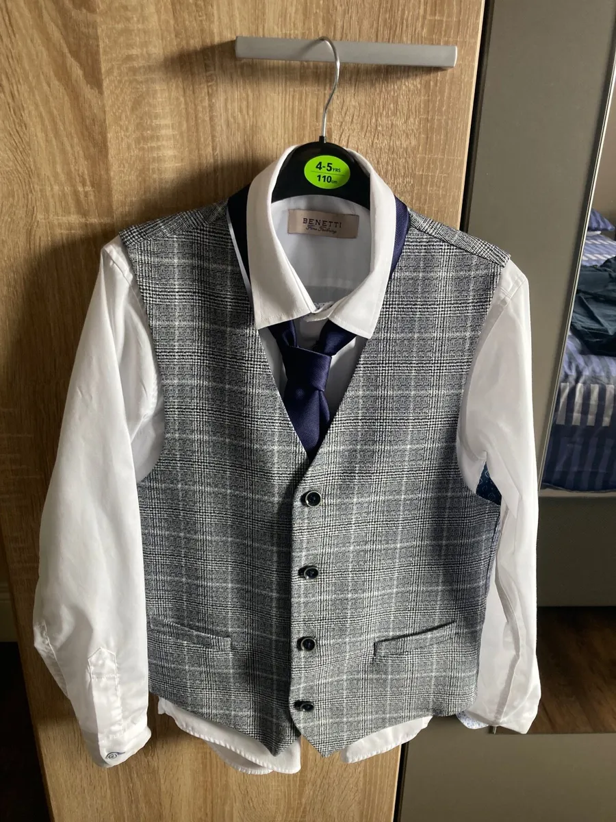 Boys suit - Image 4