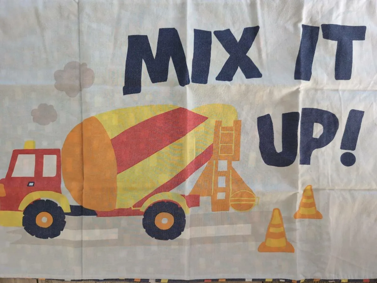 Boys blackout curtains w64"x 72"drop & Single duve - Image 3