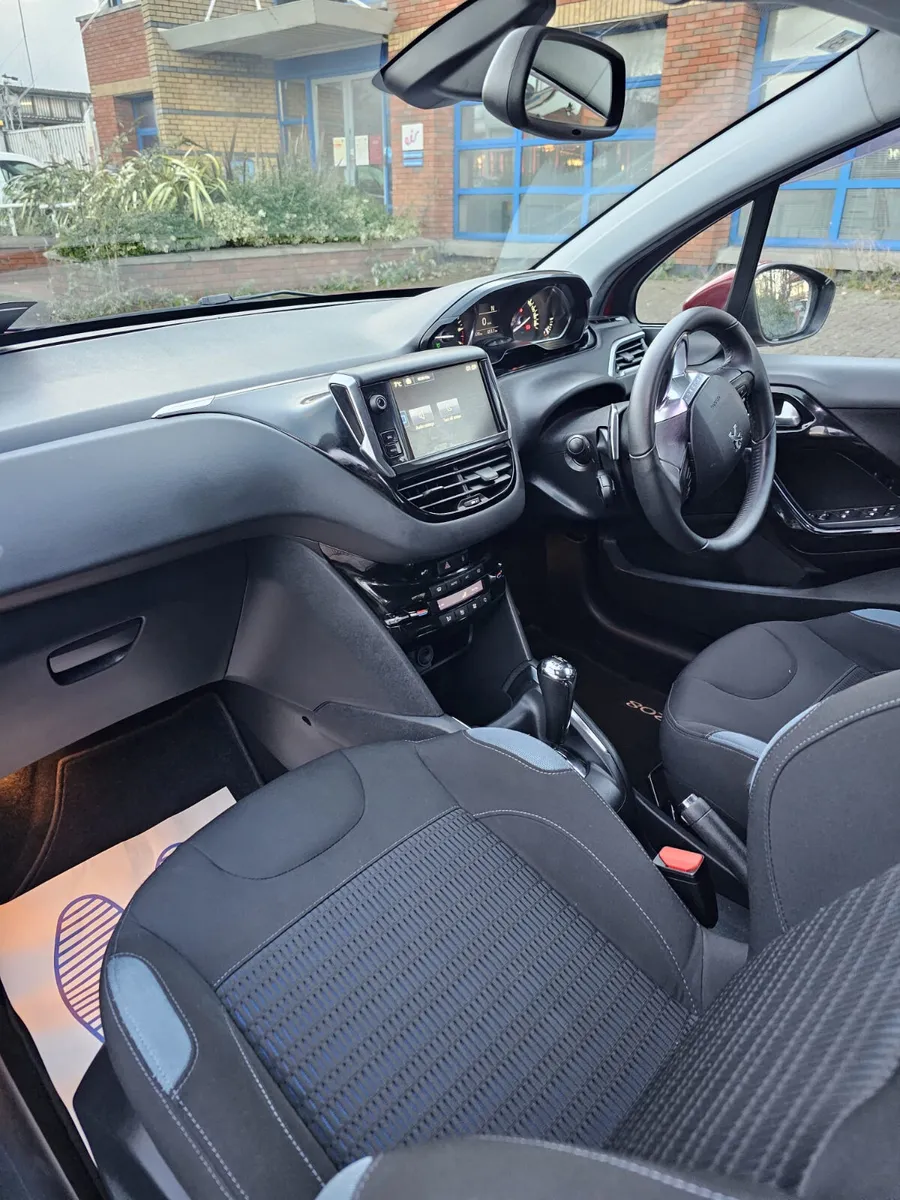 Peugeot 208 2015 Automatic - Image 4