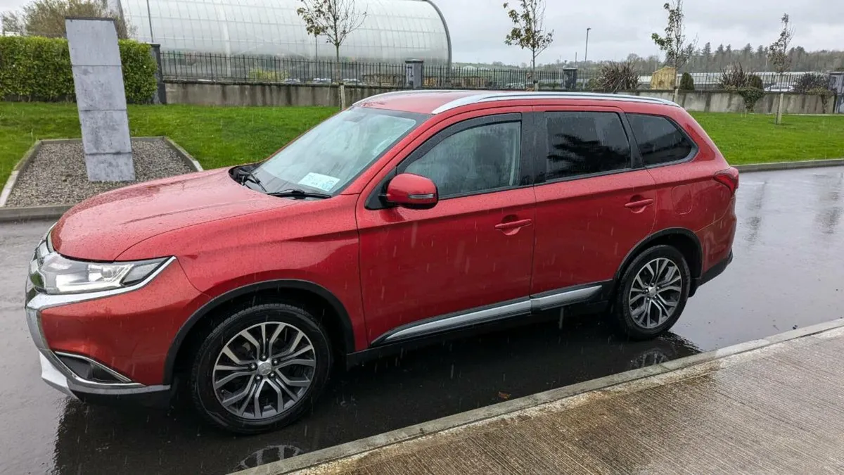 Mitsubishi outlander 7 seater 4x4 - Image 2