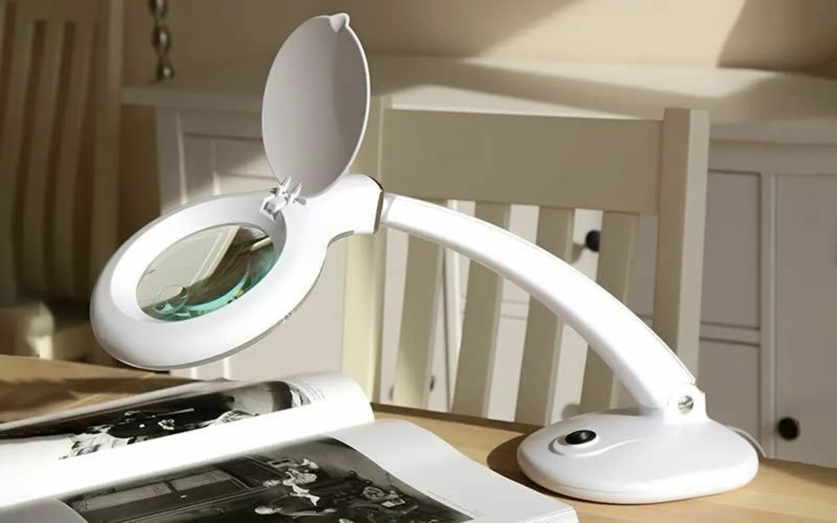 Magnifying Table Light by Lifemax - Image 2
