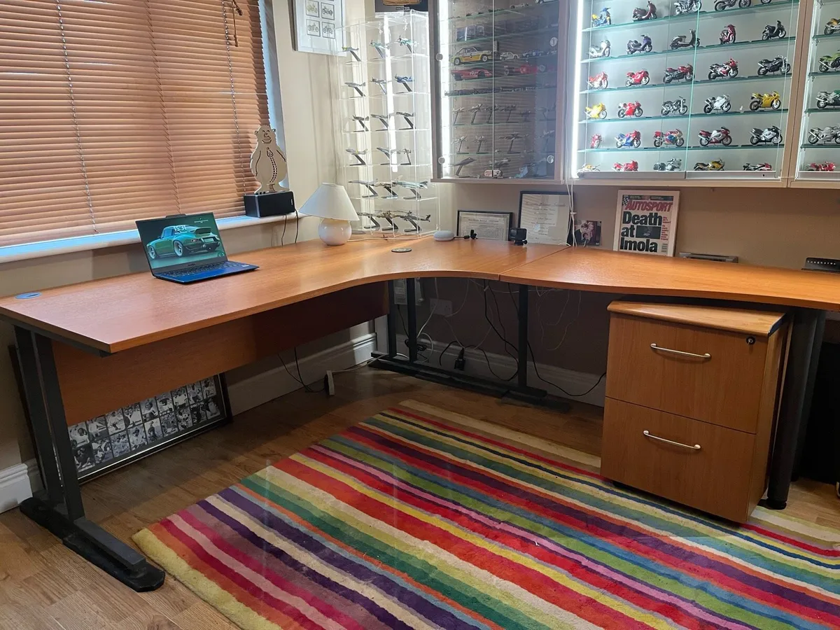 Office desks, filing cabinet and chair. - Image 1