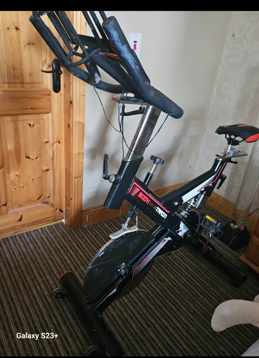 Exercise spin bike - Image 1