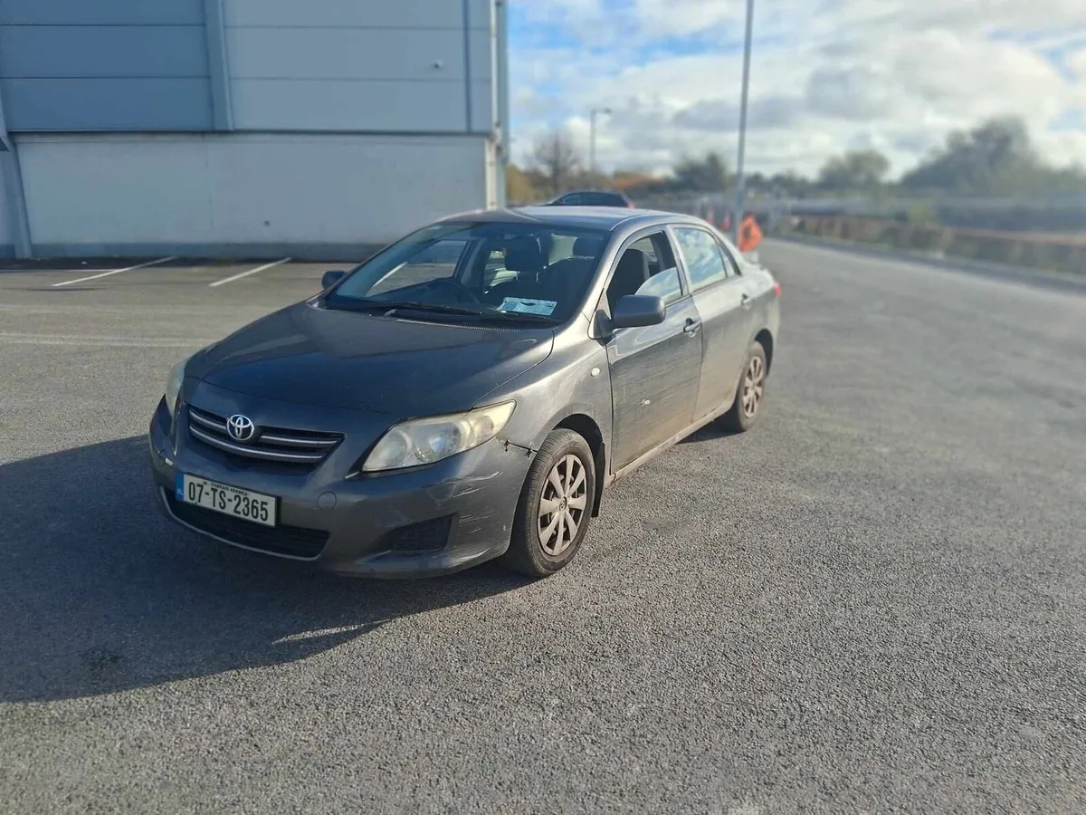 Toyota corolla - Image 3