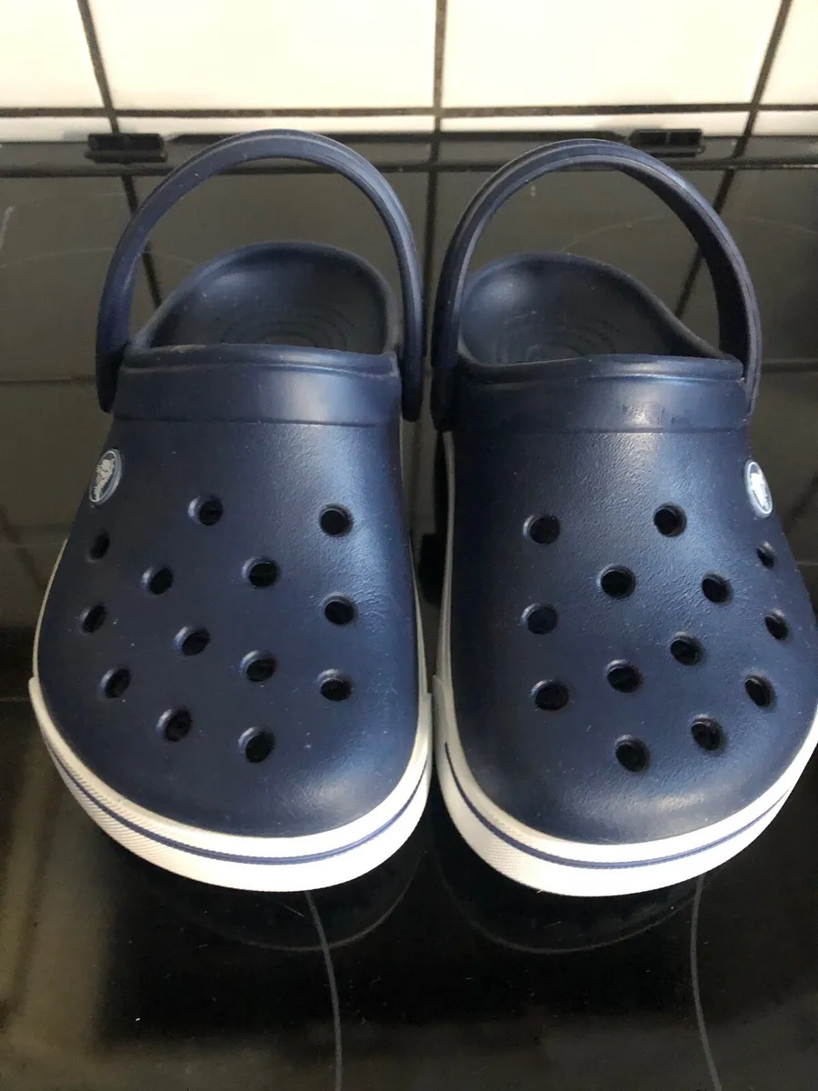 Boys crocs worn once like new size 1 €20 - Image 1