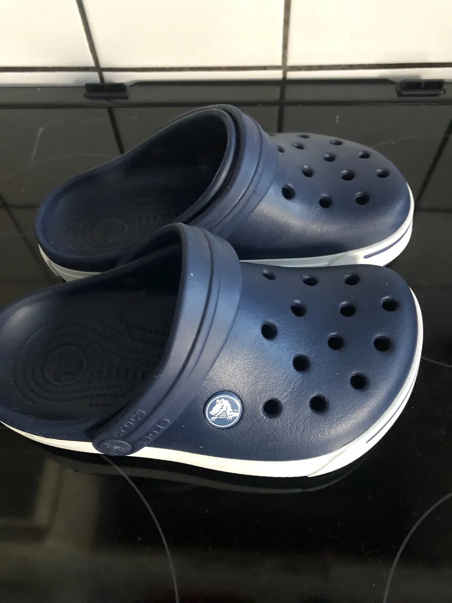 Boys crocs worn once like new size 1 €20 - Image 2