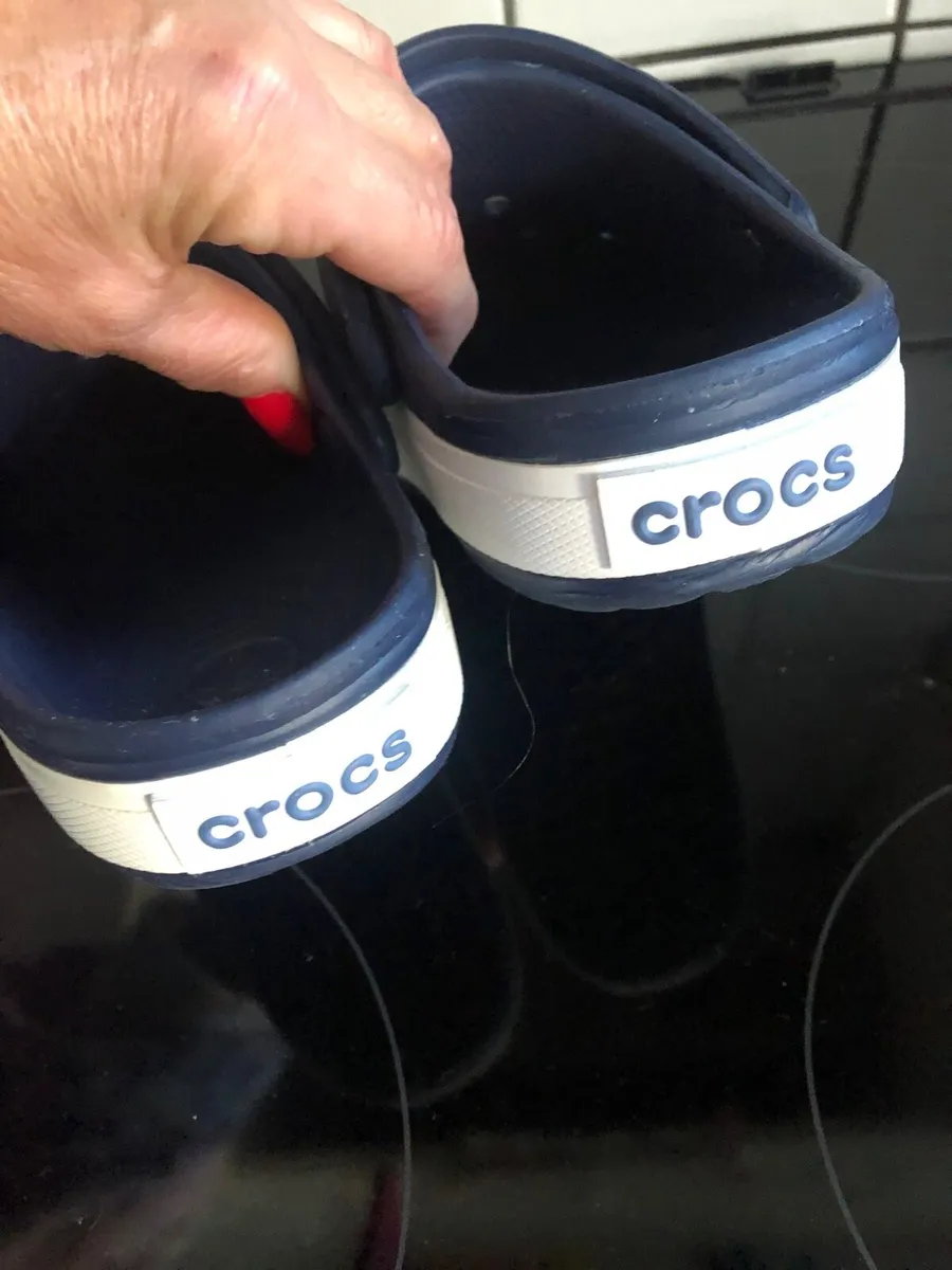 Boys crocs worn once like new size 1 €20 - Image 3