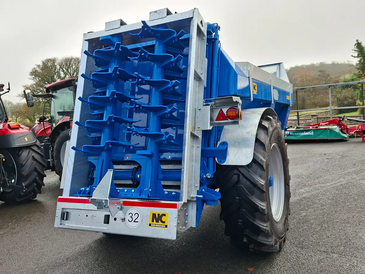 NEW NC 10 TON REAR DISCHARGE SPREADER - Image 4