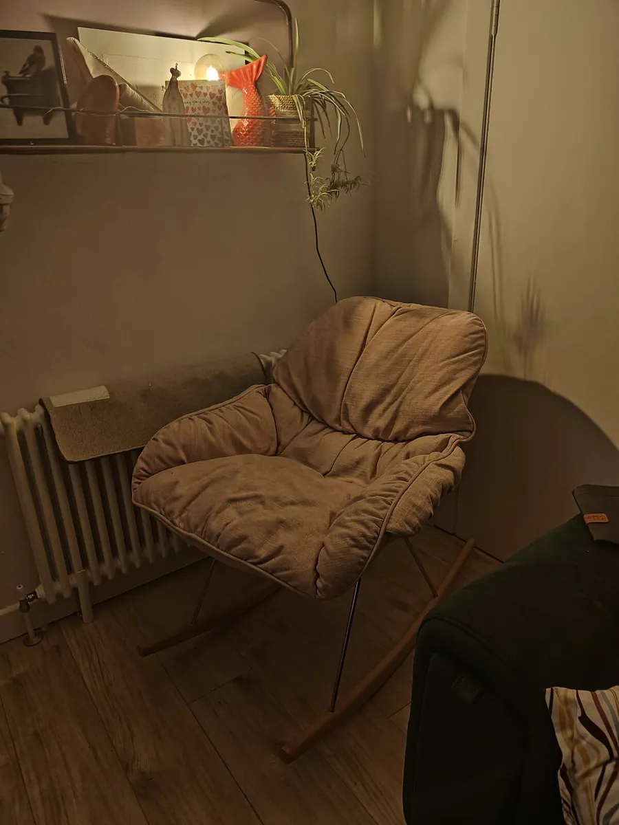 Pink rocking chair - Image 2