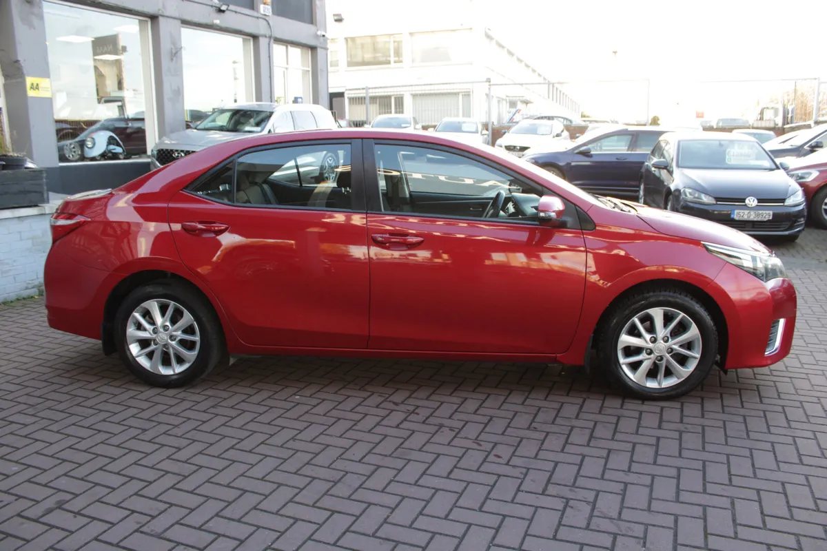 1.4 D-4D AURA 4DR SALOON // STUNNING CAR IN IMMACU - Image 3